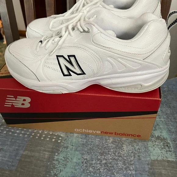 SOLD! Like New Women’s New Balance 623. Size 11 Wide. - Picture 1 of 6